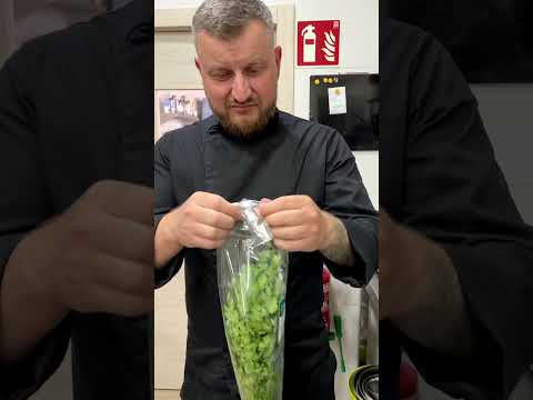 🌿 Testing the Viral Parsley Leaf Stripping Lifehack! 🤔 | Can We Really Strip Parsley Leaves?