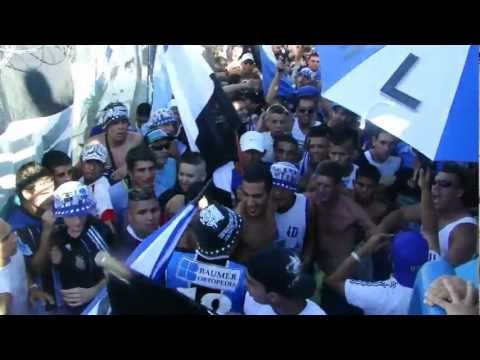 "ALMAGRO VS ESTUDIANTES (2012) Entra la Banda Tricolor" Barra: La Banda Tricolor &bull; Club: Almagro