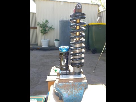 FOX DHX RC4 Shock Full Service + Tips PART 1