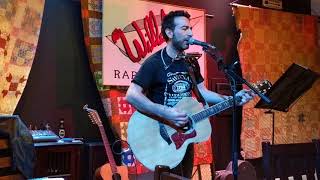 Luca Burgalassi performing his song "Shadows" at Willaby's Thursday on the Rise