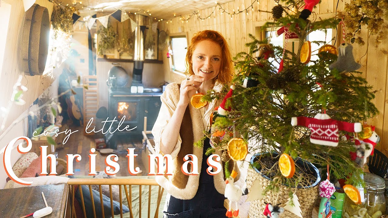 Let's get this narrowboat ready for a cosy little Christmas 🎄