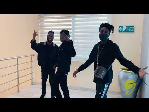 ALvin Royce arrives at his first show in 2021. At  Narpo live concert