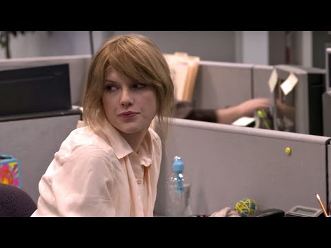 還記得泰勒-斯威夫特模仿《辦公室》的情景嗎？ (Remember When Taylor Swift Parodied 'The Office'?)