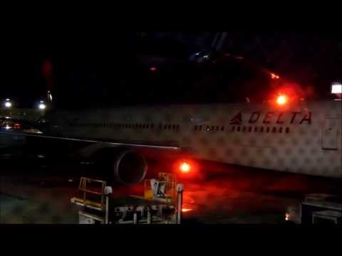 Delta Airlines 767-300W arrival at the gate in Detroit (DTW)