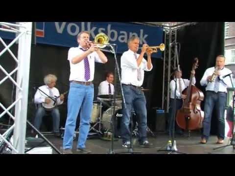 Huub Janssen Tribute Jazzband plays "Struttin' With Some Barbecue"