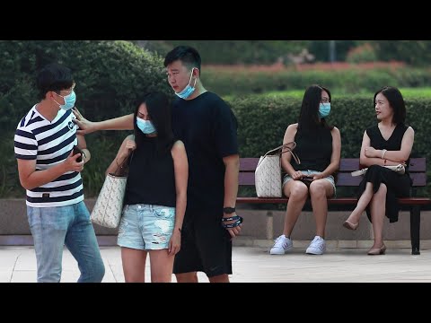 目睹渣男用私密照片威脅前女友，路人會怎麼做呢？