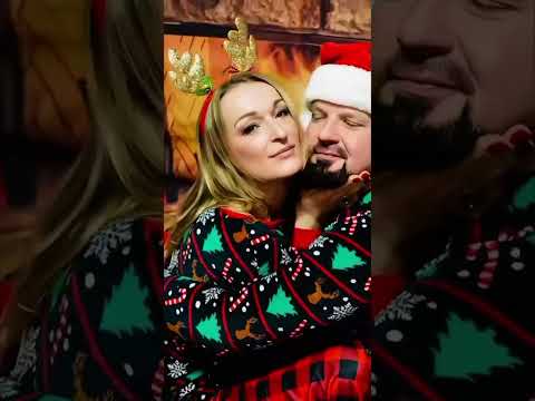 Thumbnail for Ontdek de mooiste kerstshoot in Rotterdam een exclusieve kerst fotoshoot en kerstvideo in studio