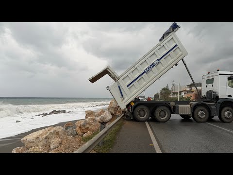 Ciclone Harry. Nuovi massi a protezione di Santa Margherita e Ponte Schiavo