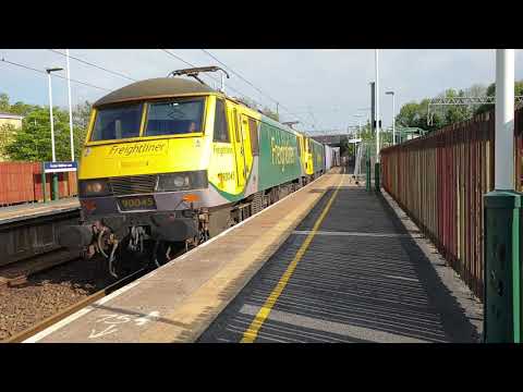 (HD) Freightliner 90045+90041 passing Euxton Balshaw Lane on 4M27 29/4/2019