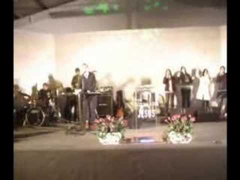 Nos Prostramos A Jesus - Junior Oliveira