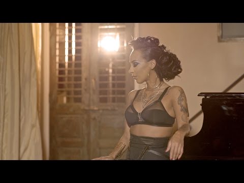 Kénédy - À La Folie (Official Video)