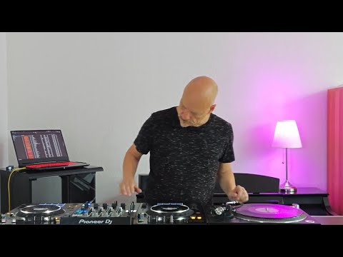 Fast minimal techno, approximately 140 BPM  - Dance Floor