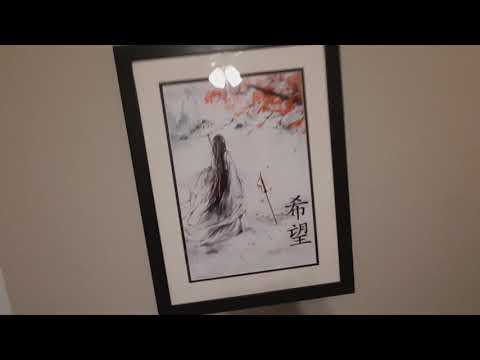 Gamer does a room tour in his room.