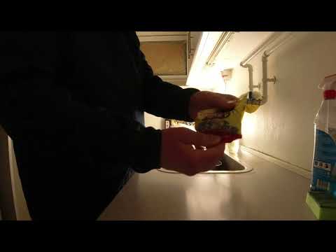 MongoTV_10404 - SPISER LILLE SKÅL SALTLAKRIDS SØNDAG AFTEN