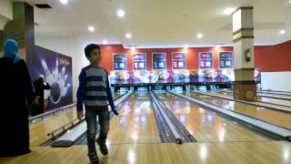 preview picture of video 'bowling marina mall صالة البولينق مارينا مول الرياض 2'