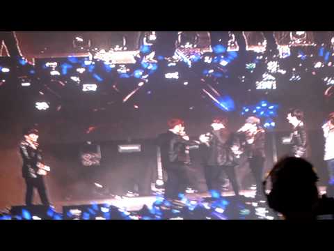 121211 2012 Asia Super Showcase : Donghae dancing to new song, members stop him