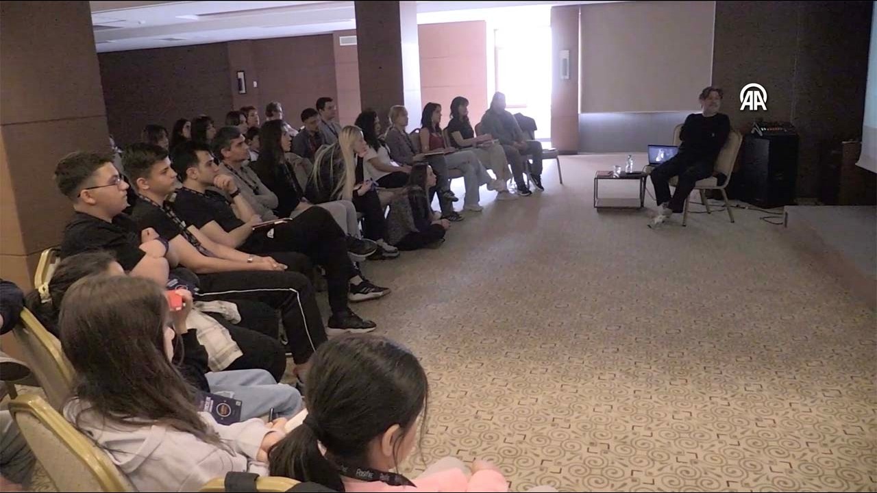 Tiyatro, sinema ve dizi sanatçıları Bolu'da düzenlenen kampta oyuncu adaylarıyla buluştu