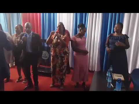 Nimtumikie mungu  by Esther N Akinyi