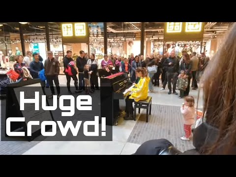 Girl Plays ABBA Waterloo Piano Cover, Gets Huge Crowd!