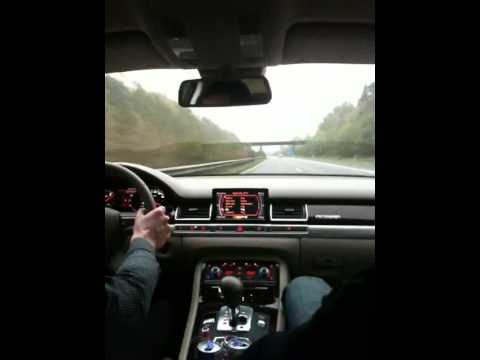 A8L W12 auf der Autobahn
