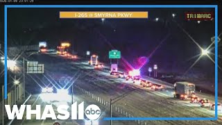 Crash blocks all lanes on Gene Snyder Freeway in Louisville