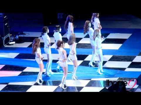 SNSD) Fancam GEE 110517 @HY Univ. festival
