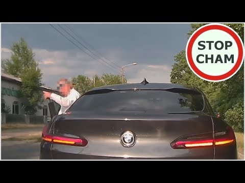 Kierowca BMW wymusza pierwszeństwo, zajeżdża drogę