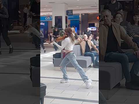 I met ​⁠​⁠​⁠@lindseystirling at the Supermarket 😱😱 (PART 2)