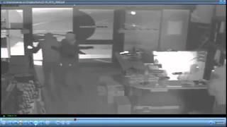 il-video-del-furto-al-negozio-mamas-music-store