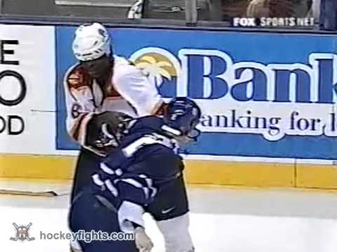 Wade Belak vs Peter Worrell