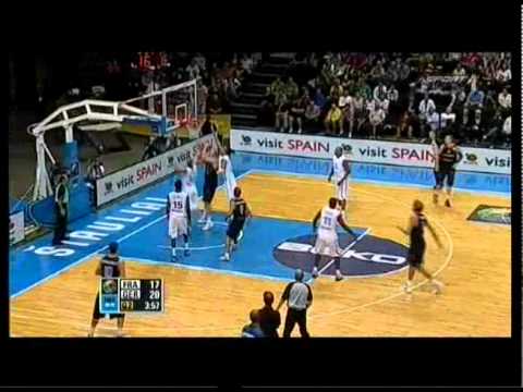 No-Look-Pass von Heiko Schaffartzik auf Chris Kaman - EuroBasket 2011 - Deutschland vs. Frankreich