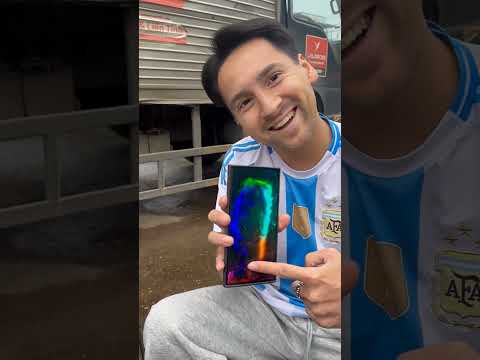 Messi’s Magic Phone #ronaldo #messi