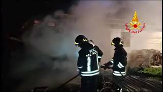 le-immagini-del-pauroso-incendio-avvenuto-a-melito-irpino