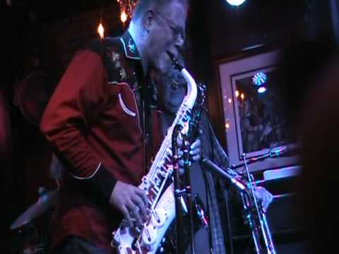 Vibratosax Plastic saxophone in action