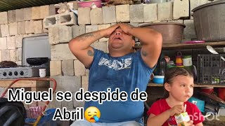 Miguel muy triste se despide de Abril llorando ¡Yo no quiero causarles problemas a ustedes!😪