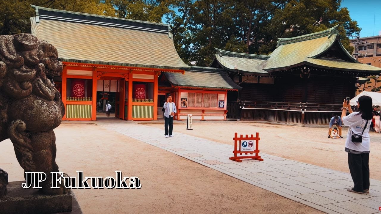 Embark on an engaging virtual journey through the Sumiyoshi Shrine.