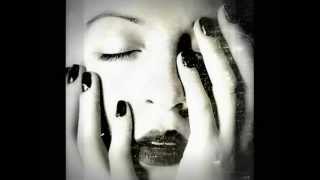 Chimene Badi D&#39;une fille à sa mère