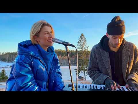 Hold Me Closer - Acoustic Version - Cornelia Jakobs