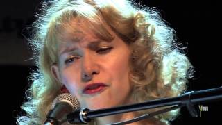 Nellie McKay - "Listen Here" (eTown webisode #357)