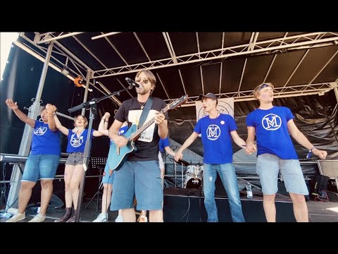 Sam Moser stürmt die Charts mit seinem Song "S'Mass isch voll" - Zug - 13.06.21 - Stiller Protest