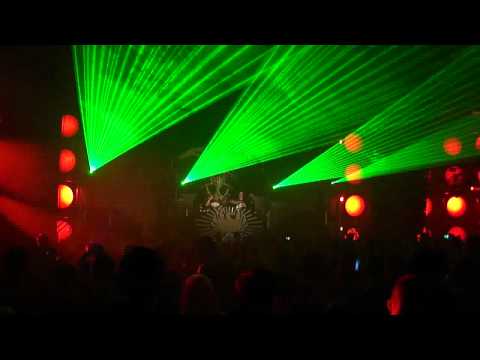 nosferatu vs predator @ bassleader 2011.MP4