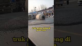 Download lagu cement mixer truck swerved on the highway mp3