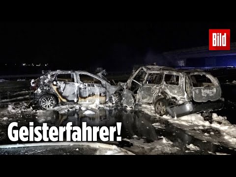 Frontalcrash an Heiligabend: Zwei Autos gehen in Flammen auf