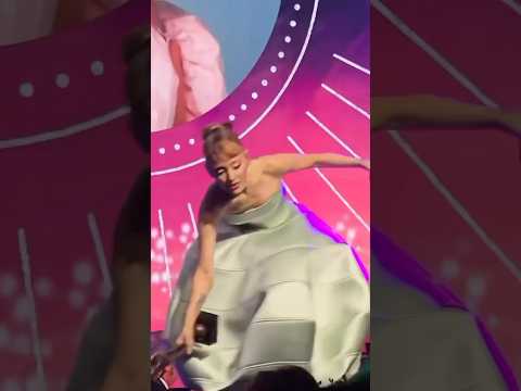 Ariana Grande almost fell after receiving the trophy #shorts #wicked #arianagrande