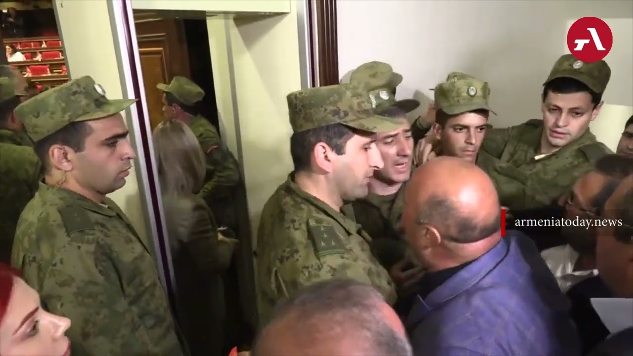 Ermənistan parlamentində dava düşdü VİDEO