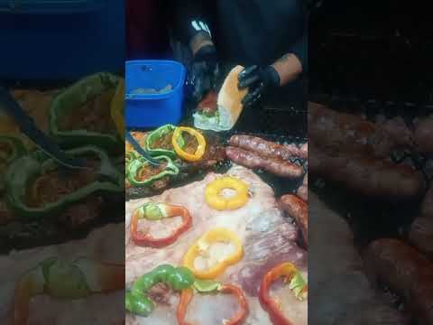 Gastronomía cordobesa y rock nacional 🇦🇷🎶🍔🎸🌭#cordobacapital #jesúsmaría #comidacallejera #recitales