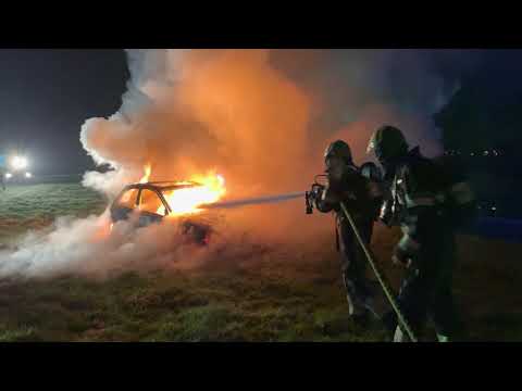 Auto volledig uitgebrand bij Burgum