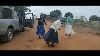 Download lagu Family dancing on tshivhidzelwa song mp3