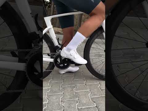 THERE’S NOTHING BETTER THAN THIS SOUND 🔉 #asmr #vanrysel #shoes #newshoes #cycling