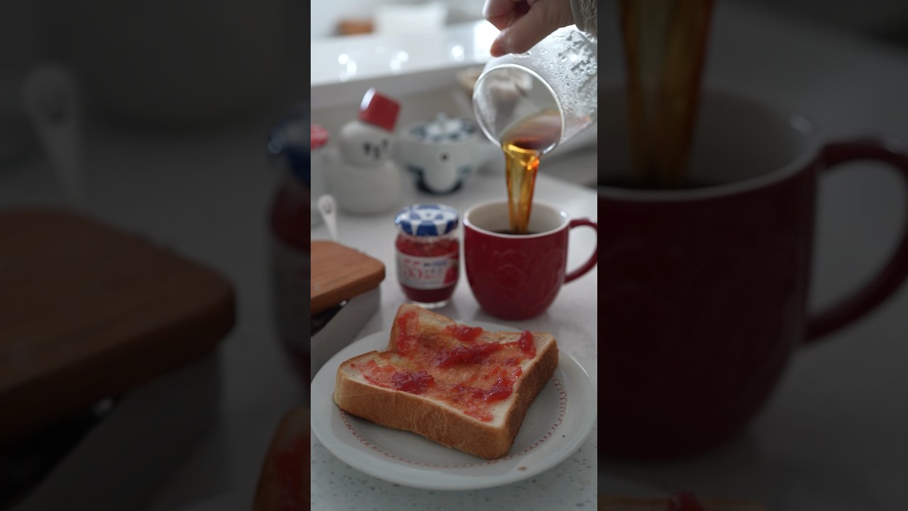 バタートースト✖️いちごジャム。淹れたてコーヒー朝ごはん☕️🍞